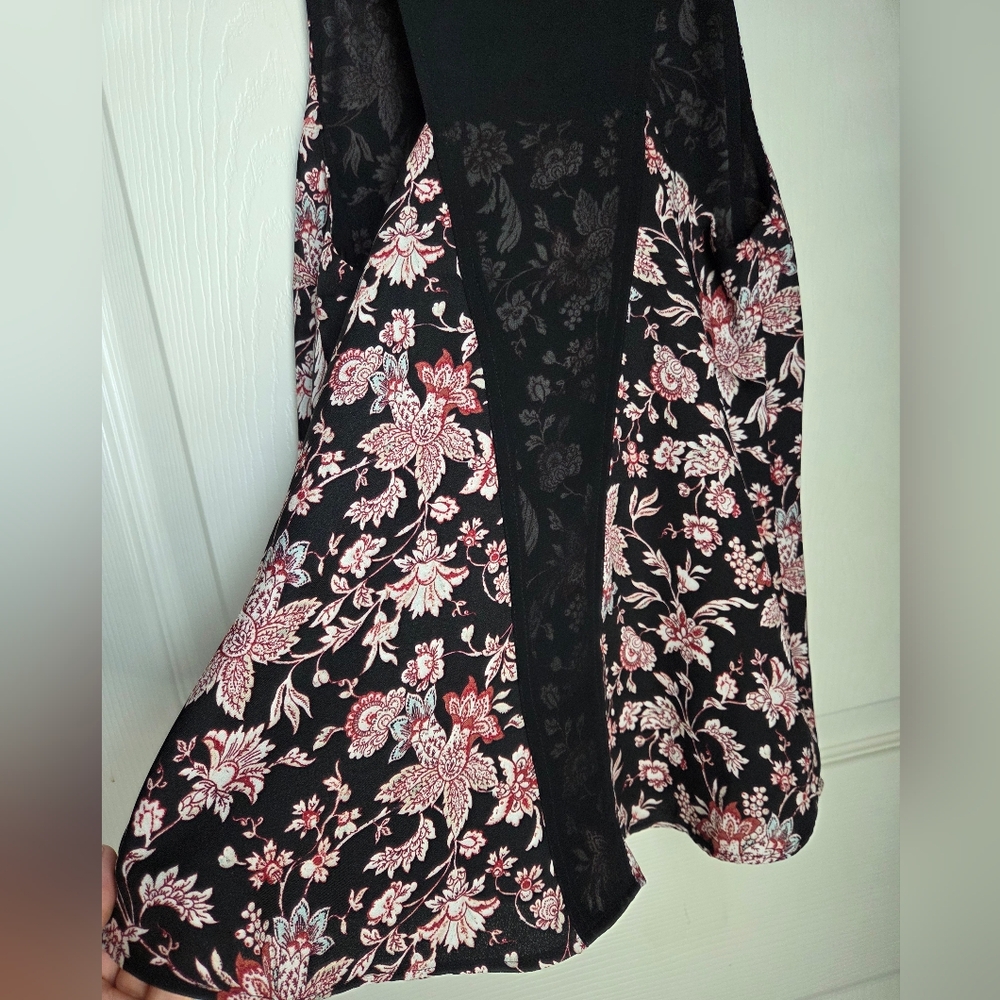 5 For 25💥Express Black Top with Burgundy and Cream Floral Print - Picture 5 of 7